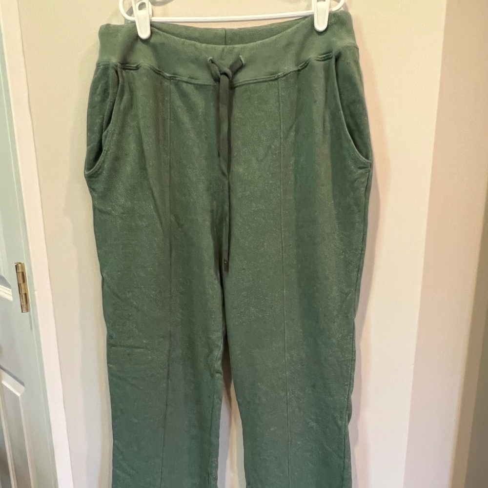 Sundry Green Cropped Flared Sweatpants (Sundry size 2 equal to US Medium)